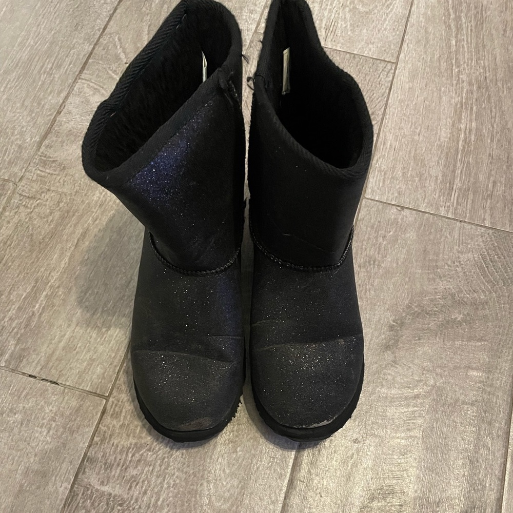 Girls winter pull on boots size 3 black